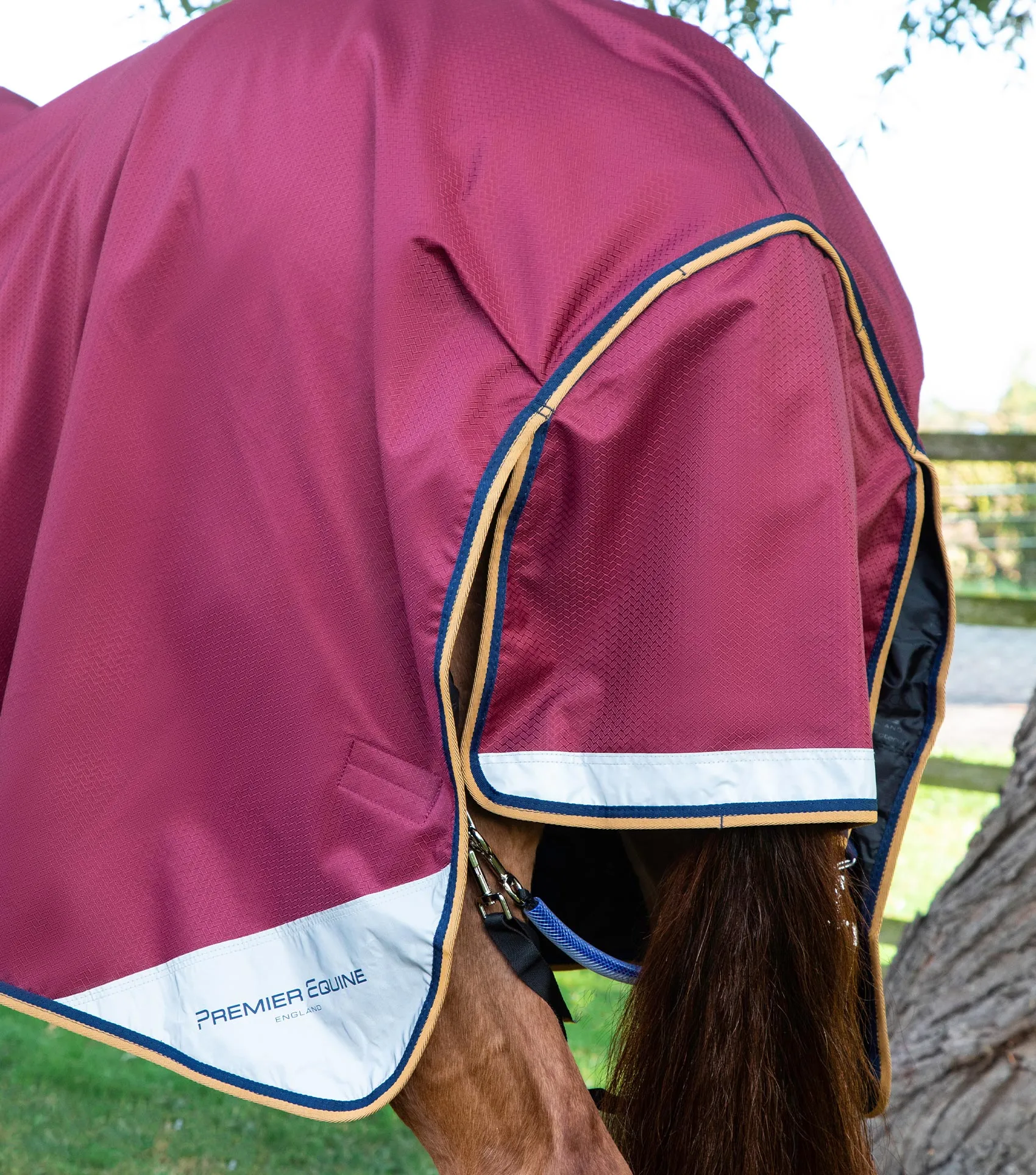 Akoni 0g Turnout Rug with Classic Neck Cover Wine