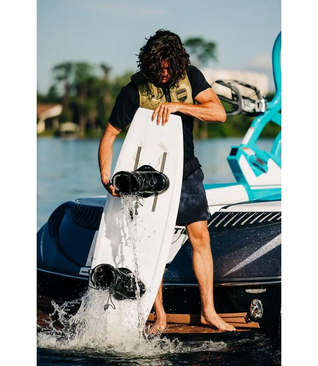 Liquid Force Bullox Aero Wakeboard Package with Aero Boots (2023)